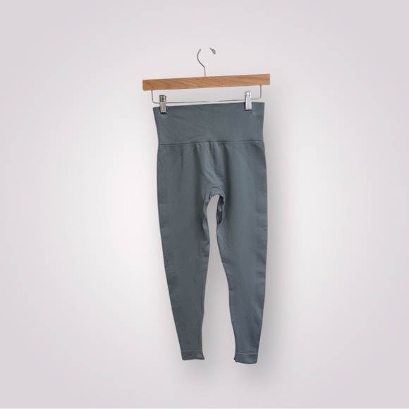 Women’s SET Active Leggings! Medium! - Picture 3 of 4